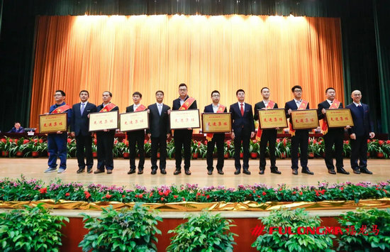 龙马环卫董事长张桂丰_福龙马环卫车图片(3)